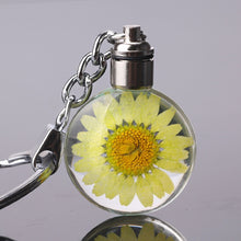 Load image into Gallery viewer, Luyun Small fresh dried flower keychain round crystal glass key chain key ring Wholesale
