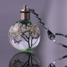 Load image into Gallery viewer, Luyun Small fresh dried flower keychain round crystal glass key chain key ring Wholesale
